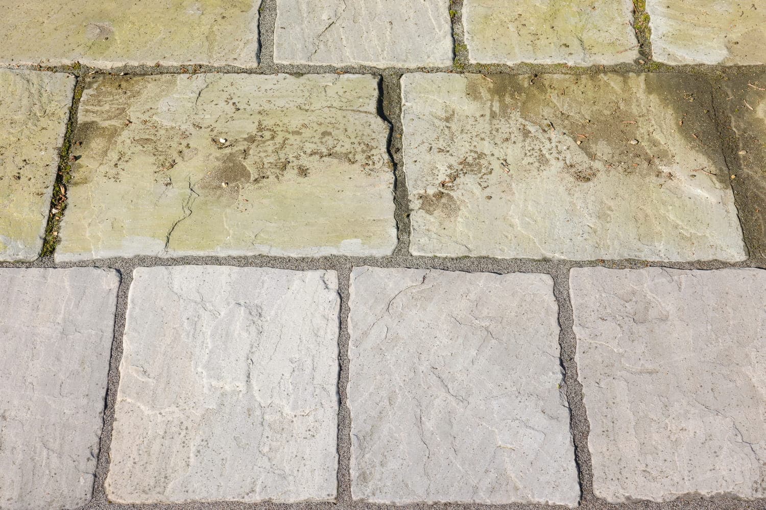 Deux méthodes économiques pour nettoyer sa terrasse