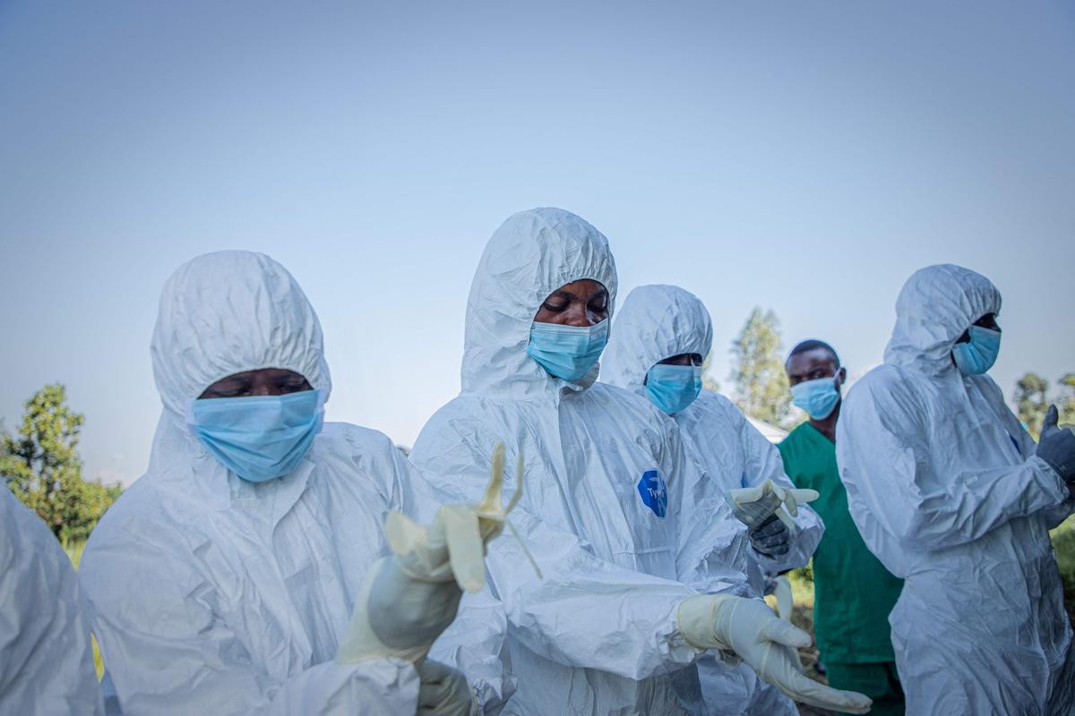 Ebola en RDC : le gouvernement salue l'engagement des soignants et renforce la riposte